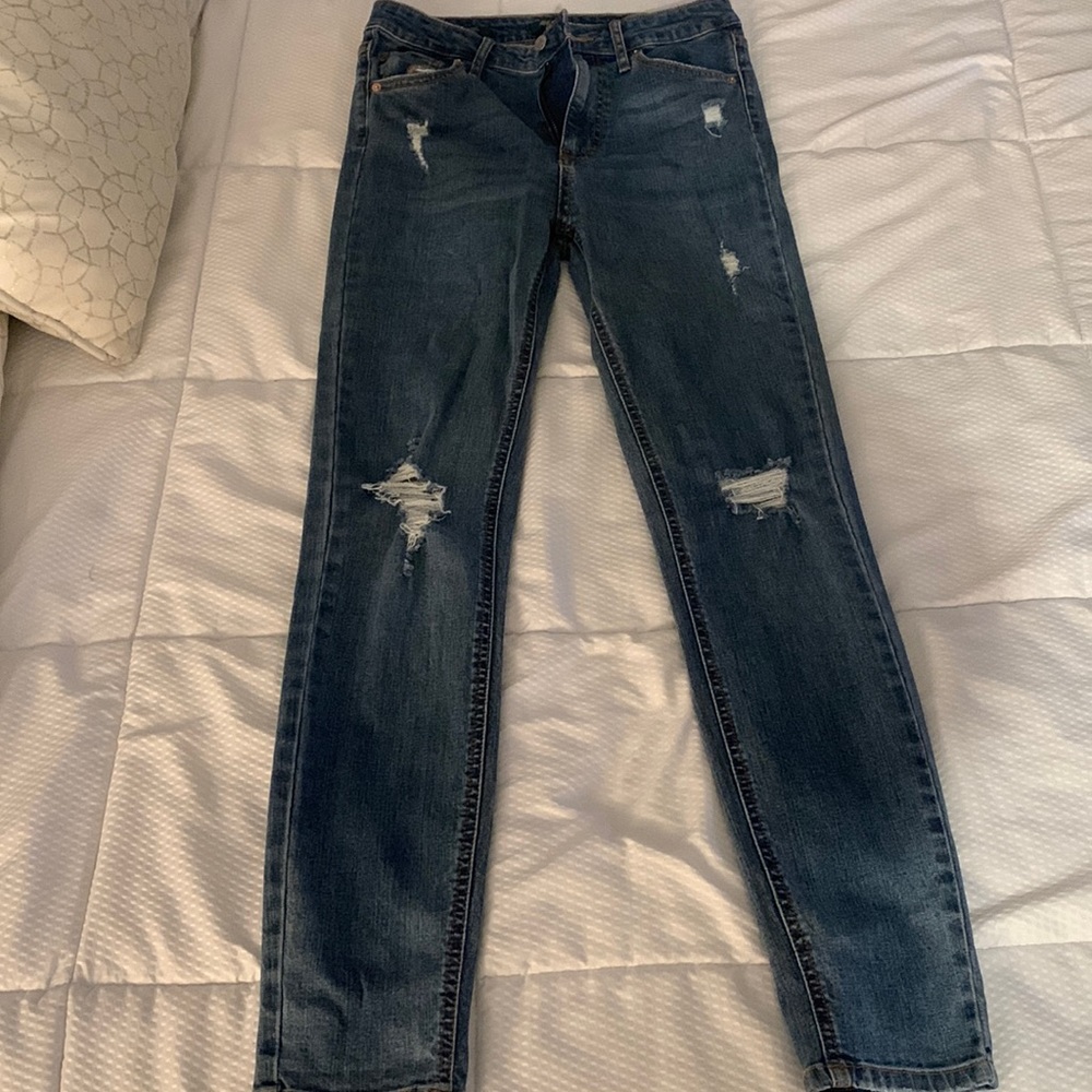 Wild fable, medium wash high rise ripped skinny jeans size 6. Worn twice